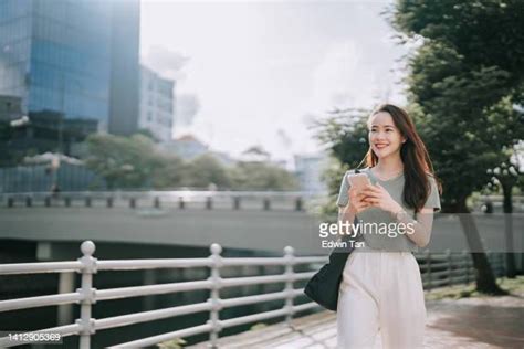 3.905.852 Mujeres Asiaticas Stock Photos, High